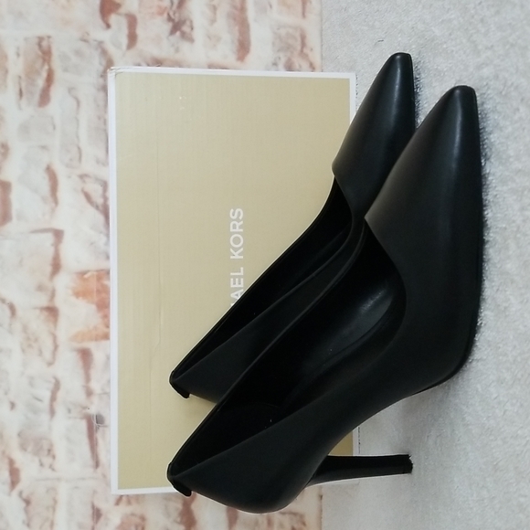 New Michael Kors Dorothy Flex Pumps - Picture 1 of 9